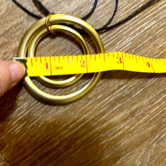 Beautiful Vintage black rope with three strings with a stunning Gold pendant - Picture 10 of 11